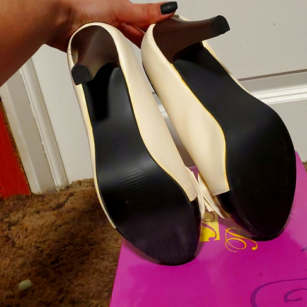 High heels - Picture 4 of 4